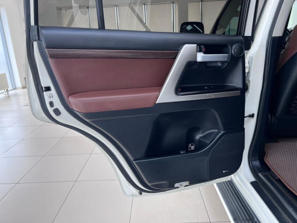 Toyota Land Cruiser 200 Series Рестайлинг 2 с пробегом 2017 года, цена 6 300 000 рублей, 196700 км, внедорожник, Автокод Объявления