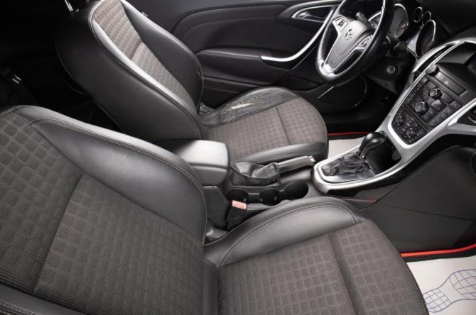 Opel Astra J Рестайлинг с пробегом 2013 года, цена 699 000 рублей, 202000 км, хэтчбек, Автокод Объявления