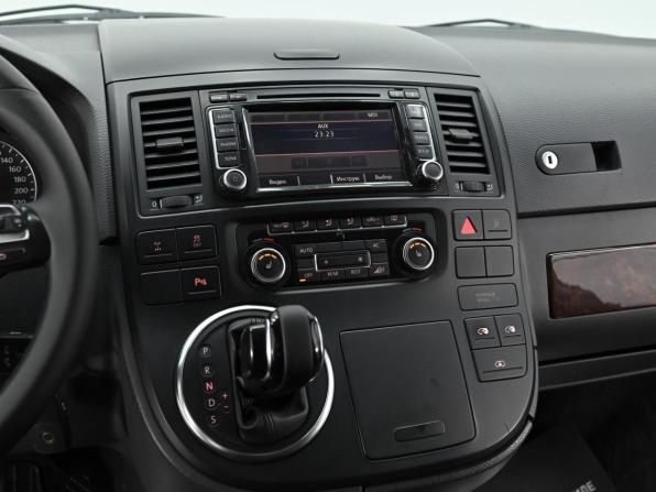 Volkswagen Multivan T5 Рестайлинг с пробегом 2011 года, цена 1 599 000 рублей, 155000 км, минивэн, Автокод Объявления
