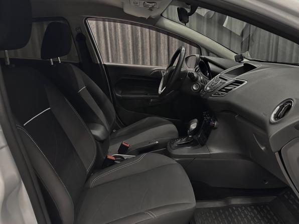 Ford Fiesta Mk6 Рестайлинг с пробегом 2018 года, цена 890 000 рублей, 73274 км, хэтчбек, Автокод Объявления