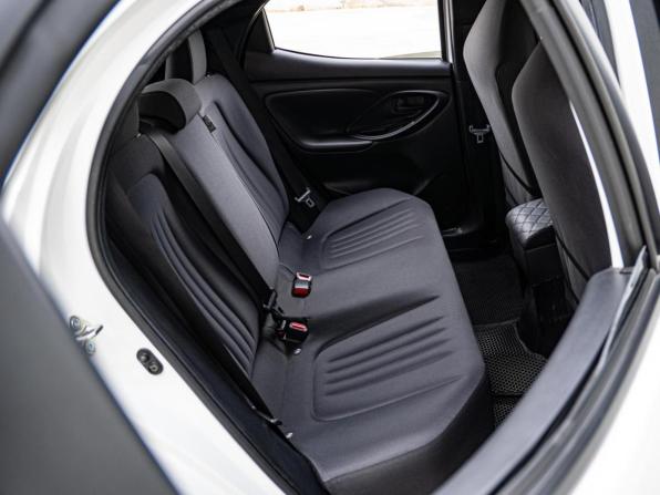 Toyota Yaris IV с пробегом 2021 года, цена 1 198 000 рублей, 77021 км, хэтчбек, Автокод Объявления