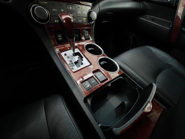 Toyota Highlander II (XU40) Рестайлинг с пробегом 2010 года, цена 2 190 000 рублей, 102444 км, внедорожник, Автокод Объявления