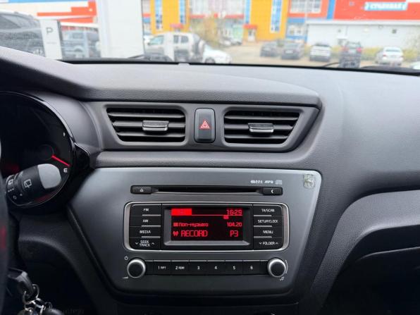 Kia Rio III Рестайлинг с пробегом 2016 года, цена 1 155 000 рублей, 91978 км, хэтчбек, Автокод Объявления