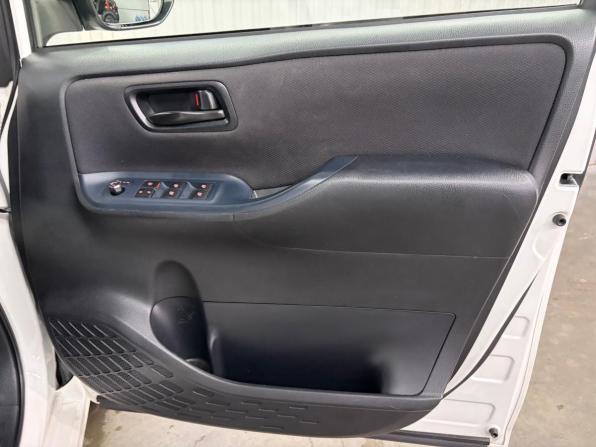 Toyota Noah III (R80) с пробегом 2016 года, цена 2 000 000 рублей, 237952 км, минивэн, Автокод Объявления