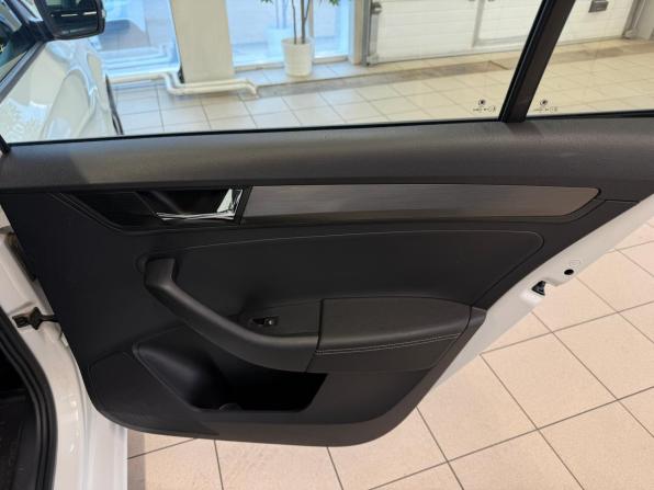Skoda Rapid I Рестайлинг с пробегом 2018 года, цена 1 250 000 рублей, 110000 км, лифтбек, Автокод Объявления