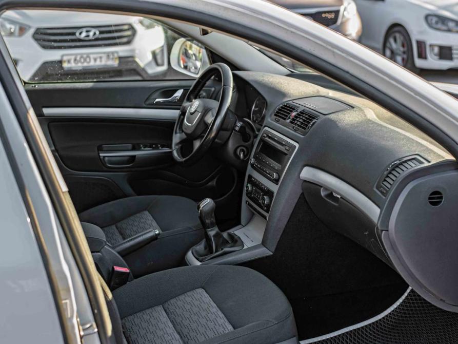 Skoda Octavia II (A5) Рестайлинг Санкт-Петербург  - изображение 14