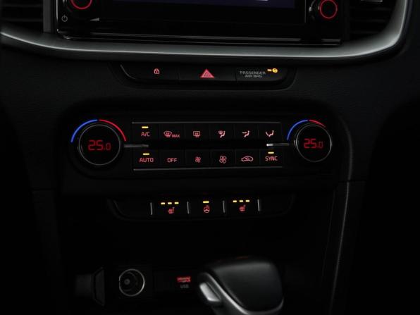Kia Ceed III с пробегом 2021 года, цена 2 099 055 рублей, 66166 км, универсал, Автокод Объявления