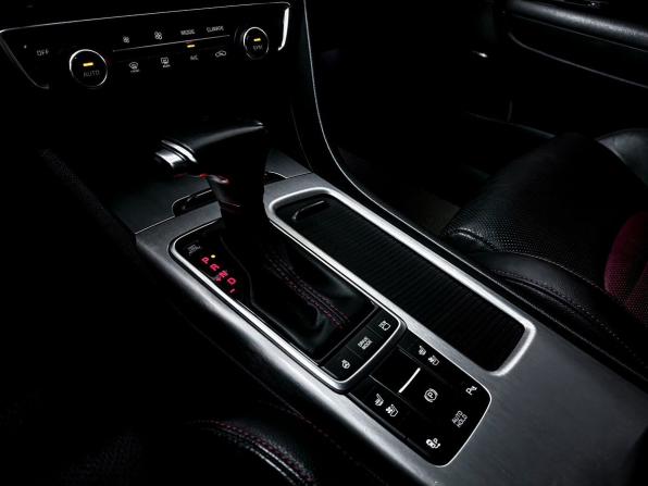 Kia Optima IV Рестайлинг с пробегом 2018 года, цена 2 475 000 рублей, 69446 км, седан, Автокод Объявления