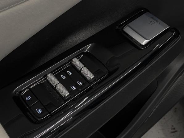 Geely Galaxy L7 с пробегом 2023 года, цена 2 980 000 рублей, 43055 км, внедорожник, Автокод Объявления