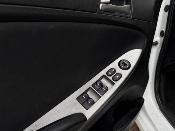 Hyundai Solaris I Рестайлинг с пробегом 2016 года, цена 525 000 рублей, 286792 км, седан, Автокод Объявления