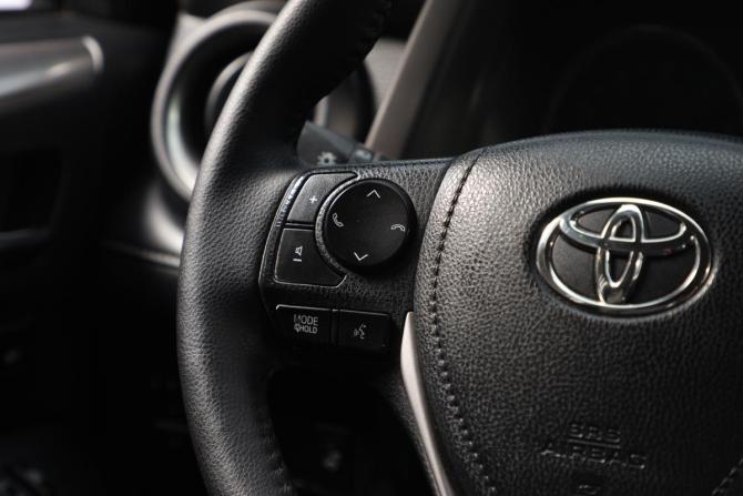 Toyota RAV4 IV (XA40) Рестайлинг с пробегом 2017 года, цена 2 599 000 рублей, 171000 км, внедорожник, Автокод Объявления