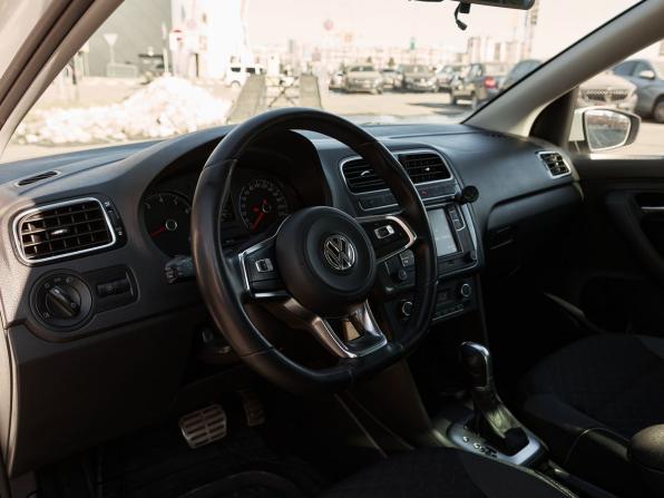 Volkswagen Polo V Рестайлинг с пробегом 2018 года, цена 1 248 000 рублей, 115005 км, седан, Автокод Объявления