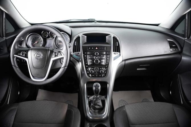 Opel Astra J с пробегом 2011 года, цена 719 000 рублей, 294563 км, хэтчбек, Автокод Объявления