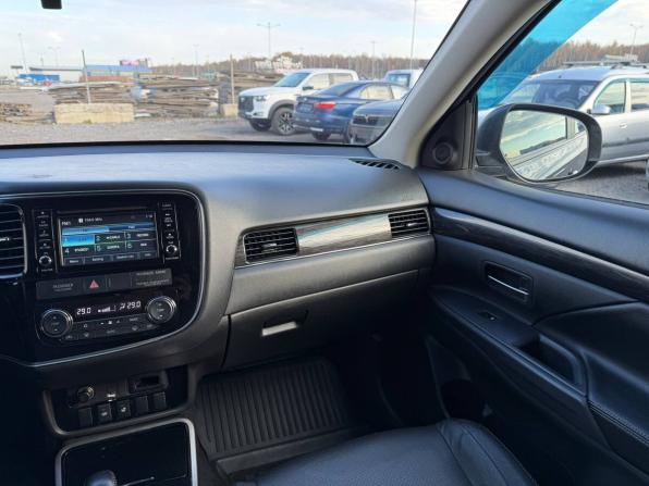 Mitsubishi Outlander III Рестайлинг 2 с пробегом 2017 года, цена 1 665 000 рублей, 161954 км, внедорожник, Автокод Объявления