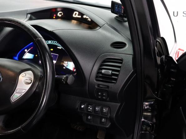 Nissan Leaf I (ZE0/AZE0) с пробегом 2015 года, цена 949 000 рублей, 118359 км, хэтчбек, Автокод Объявления