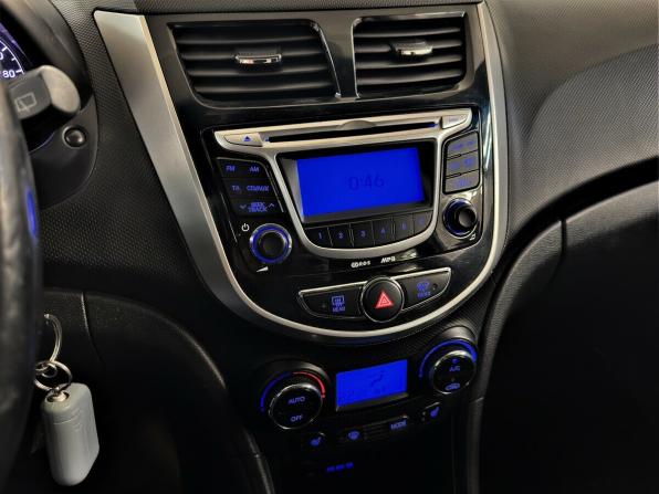 Hyundai Solaris I с пробегом 2012 года, цена 790 000 рублей, 116267 км, хэтчбек, Автокод Объявления