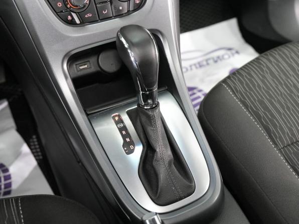 Opel Astra J Рестайлинг с пробегом 2014 года, цена 940 000 рублей, 116000 км, седан, Автокод Объявления