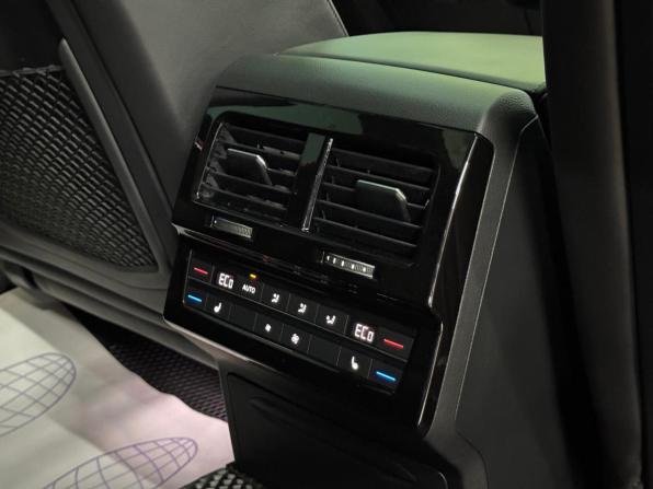 Volkswagen Touareg III с пробегом 2022 года, цена 7 400 000 рублей, 104157 км, внедорожник, Автокод Объявления