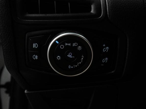 Ford Focus III Рестайлинг с пробегом 2015 года, цена 949 000 рублей, 184574 км, хэтчбек, Автокод Объявления