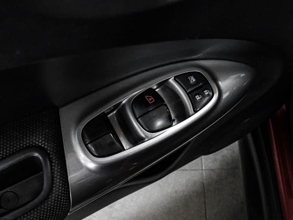 Nissan Juke I с пробегом 2012 года, цена 1 049 000 рублей, 204208 км, внедорожник, Автокод Объявления