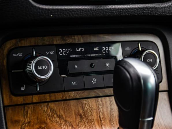 Volkswagen Touareg II Рестайлинг с пробегом 2015 года, цена 3 200 000 рублей, 131505 км, внедорожник, Автокод Объявления