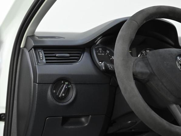 Skoda Octavia III (A7) Рестайлинг с пробегом 2017 года, цена 1 449 000 рублей, 113000 км, лифтбек, Автокод Объявления