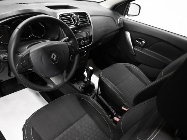 Renault Sandero II с пробегом 2017 года, цена 945 000 рублей, 95224 км, хэтчбек, Автокод Объявления