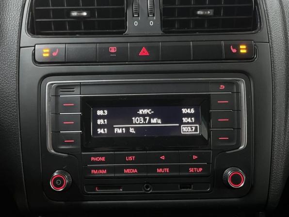 Volkswagen Polo V Рестайлинг с пробегом 2017 года, цена 995 000 рублей, 115678 км, седан, Автокод Объявления