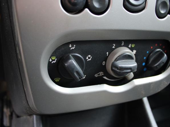 Renault Logan I Рестайлинг с пробегом 2010 года, цена 119 000 рублей, 482433 км, седан, Автокод Объявления