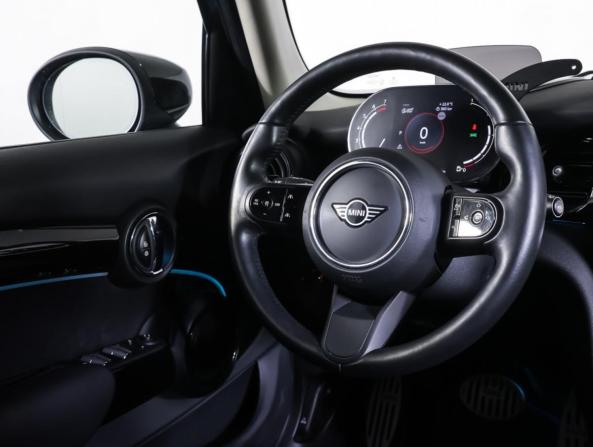 Mini Hatch III (F55/F56) Рестайлинг 2 с пробегом 2021 года, цена 3 467 000 рублей, 27016 км, хэтчбек, Автокод Объявления