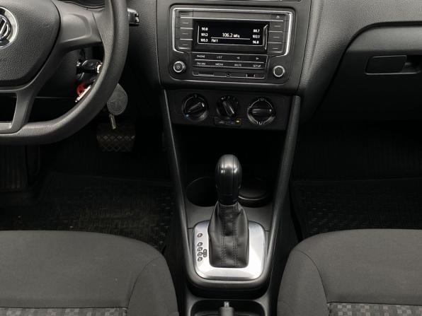 Volkswagen Polo V Рестайлинг с пробегом 2018 года, цена 999 000 рублей, 195543 км, седан, Автокод Объявления