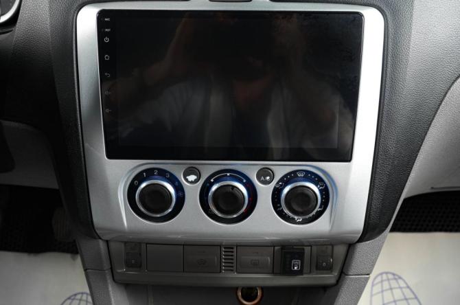 Ford Focus II Рестайлинг с пробегом 2011 года, цена 649 000 рублей, 572192 км, седан, Автокод Объявления