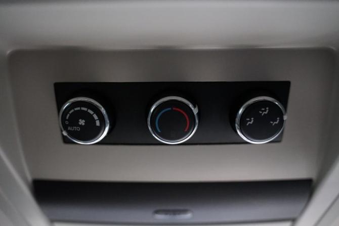 Chrysler Town &amp; Country V Рестайлинг с пробегом 2011 года, цена 999 999 рублей, 304000 км, минивэн, Автокод Объявления