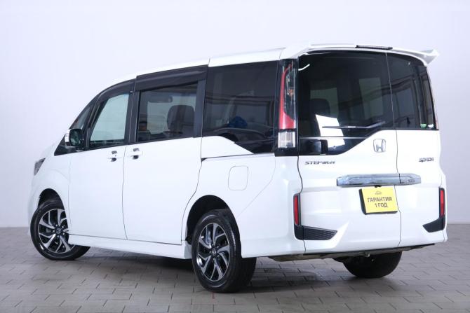 Honda Stepwgn V Рестайлинг с пробегом 2018 года, цена 2 299 000 рублей, 110000 км, минивэн, Автокод Объявления