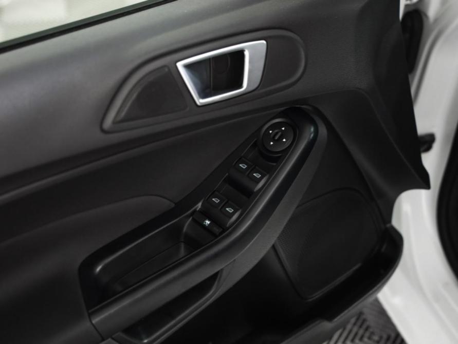 Ford Fiesta Mk6 Рестайлинг Санкт-Петербург  - изображение 21