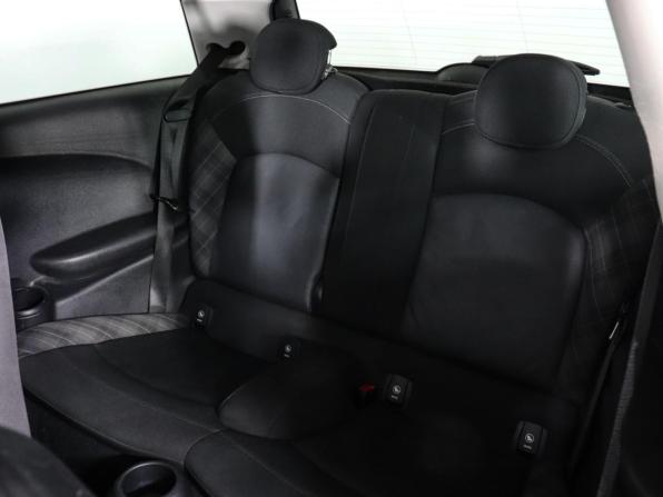 Mini Hatch III (F55/F56) с пробегом 2018 года, цена 1 599 000 рублей, 100294 км, хэтчбек, Автокод Объявления