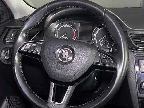 Skoda Rapid I Рестайлинг с пробегом 2018 года, цена 1 050 000 рублей, 252117 км, лифтбек, Автокод Объявления