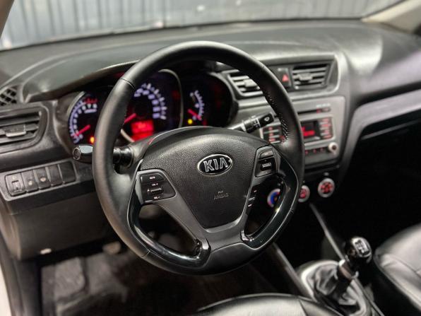 Kia Rio III Рестайлинг с пробегом 2015 года, цена 859 900 рублей, 169000 км, седан, Автокод Объявления