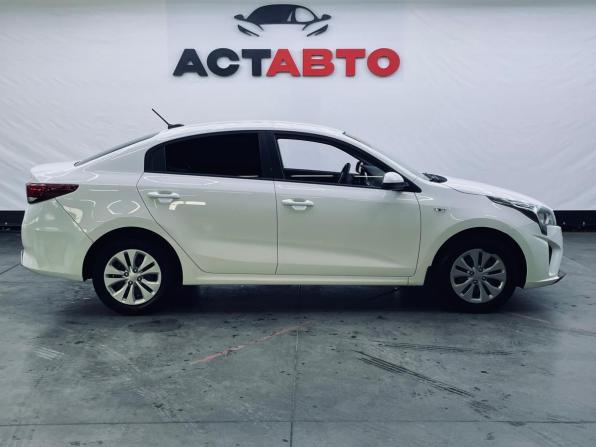 Kia Rio IV Рестайлинг с пробегом 2021 года, цена 1 590 000 рублей, 87812 км, седан, Автокод Объявления