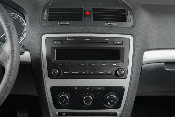 Skoda Octavia II (A5) Рестайлинг с пробегом 2012 года, цена 949 000 рублей, 129903 км, лифтбек, Автокод Объявления