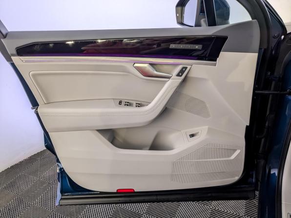 Volkswagen Touareg III с пробегом 2022 года, цена 7 600 000 рублей, 39500 км, внедорожник, Автокод Объявления