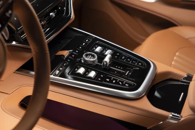 Новый Aston Martin DBX I 2025 года, цена 44 020 100 рублей, внедорожник, Автокод Объявления