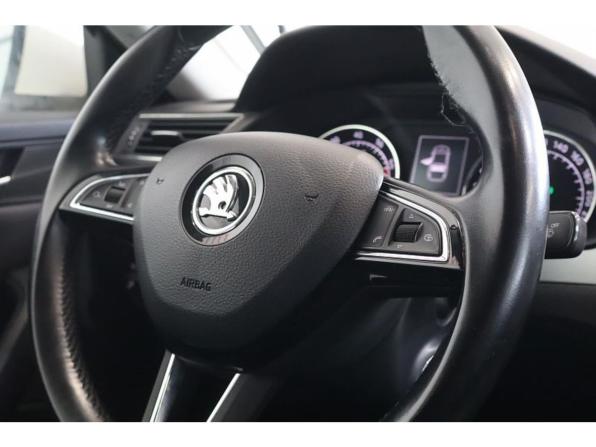 Skoda Superb III с пробегом 2015 года, цена 1 473 000 рублей, 368233 км, лифтбек, Автокод Объявления