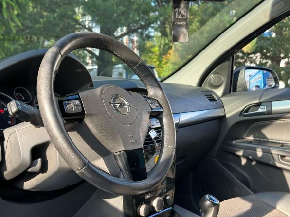 Opel Astra H Рестайлинг с пробегом 2008 года, цена 320 000 рублей, 246093 км, хэтчбек, Автокод Объявления