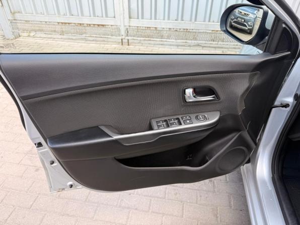 Kia Rio III Рестайлинг с пробегом 2015 года, цена 1 244 000 рублей, 199257 км, хэтчбек, Автокод Объявления
