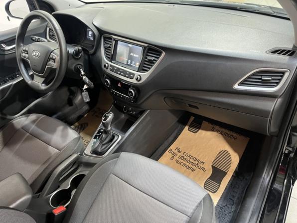 Hyundai Solaris II с пробегом 2018 года, цена 1 355 000 рублей, 83988 км, седан, Автокод Объявления