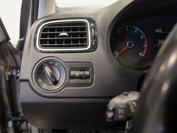 Volkswagen Polo V Рестайлинг с пробегом 2018 года, цена 1 467 000 рублей, 63802 км, седан, Автокод Объявления