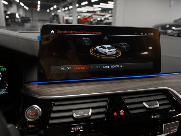 BMW 5 серии VII (G30/G31/G38) Рестайлинг с пробегом 2022 года, цена 6 300 000 рублей, 39932 км, седан, Автокод Объявления