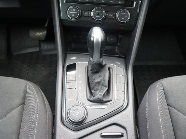 Volkswagen Tiguan II с пробегом 2018 года, цена 2 320 000 рублей, 145000 км, внедорожник, Автокод Объявления