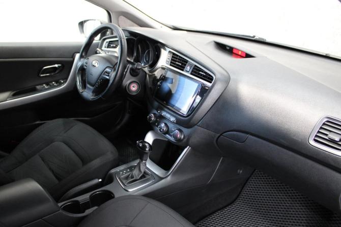 Kia Ceed II Рестайлинг с пробегом 2017 года, цена 1 044 000 рублей, 177856 км, хэтчбек, Автокод Объявления